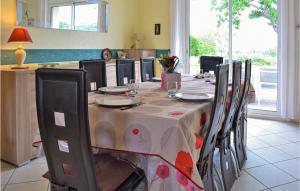 Maisons de vacances Stunning home in Marcey-les-Greves with WiFi and 2 Bedrooms : photos des chambres