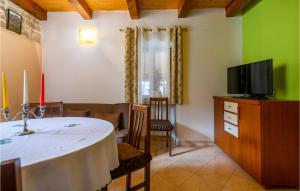 Nice Home In Mandalencici With Kitchen