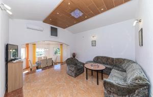 Amazing Apartment In Kastel Sucurac With Wifi And 3 Bedrooms