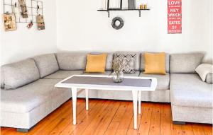 Amazing Home In Bor With Wifi