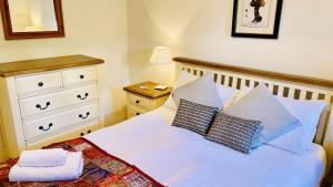 Riverview - Family river retreat a short walk from the quay