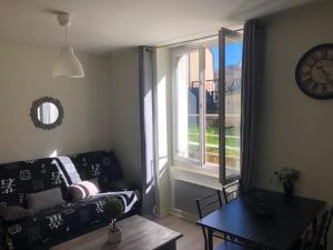 Appartements Logement a Brive - proche de la gare et du centre ville - Fibre internet - Netflix - Stationnements gratuits : photos des chambres