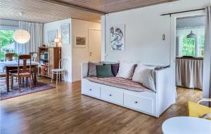 2 Bedroom Beautiful Home In Källby