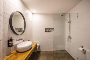 Echo Beach Apartment 100m to beach