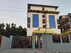 Abuzz Oxfordcaps Agrasen Boys Hostel, Dehradun - Rājpur