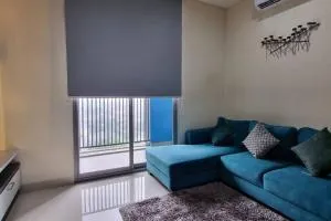 Apt Pejaten Park Residence 2 BR Grey dgn Netflix, Bathub, Pool - Ragunan