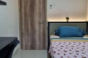Apt Pejaten Park Residence 2 BR Grey dgn Netflix, Bathub, Pool