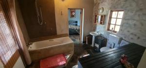 Double Rondavel with Dam views