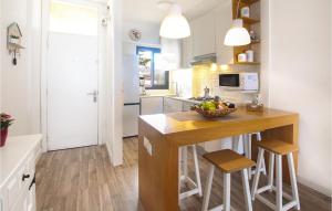 2 Bedroom Nice Apartment In Siboralos