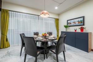 At FOUR-6 Bed, CITY CENTER, Nana BTS, MBK, Central World, Siam