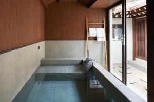 Luxury Hanok Stay Elegance