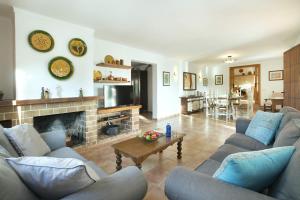 Villa Busqueroles by Villa Plus