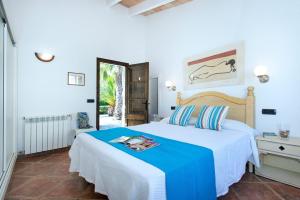 Villa Corralet by Villa Plus