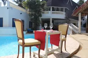 Lovely 4-Bed Villa Family oriented or a smallgroup - Galu