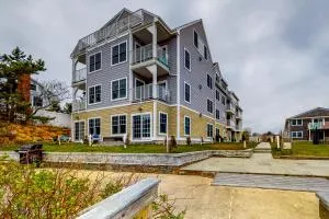 Summer Ocean Escapes - 丹尼斯