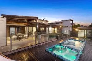 10 Ocean Drive - Hamilton