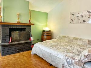 Villa con bosco giardino e ruscello ad uso esclusivo