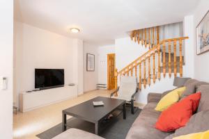 Delighful house next to the beach by Renthas