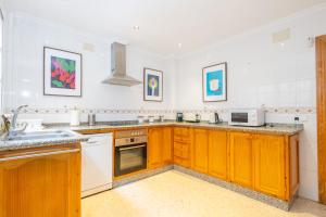 Delighful house next to the beach by Renthas