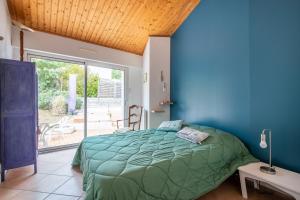 Maisons de vacances Grande maison pour 6 personnes - 300m de la plage : photos des chambres