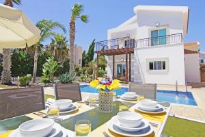 Villa Basil - 50m from Med Sea