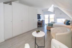 Stylish 1 bedroomed apartment in Sea Point - Bonnie