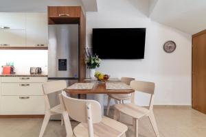 Eleni Luxury Maisonette with Jacuzzi