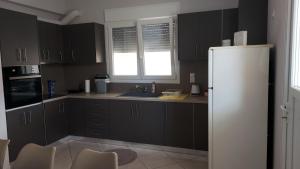 Gianni & Sophia airport house