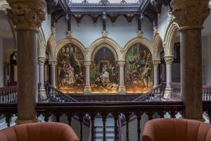 The Violet Suite Stone Cross Mansion