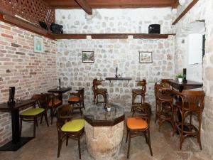 Lav Hostel Café