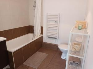 Appartements Appartement Hendaye, 2 pieces, 3 personnes - FR-1-239-786 : photos des chambres