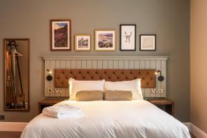 Family Room (2 Adults + 2 Children) room in Innkeeper's Lodge Edinburgh South Queensferry