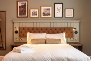 Double Room with Sea View room in Innkeeper's Lodge Edinburgh South Queensferry