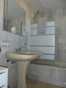 Front Line Apartment Marbella - 2 Bedroom & 2 Bathrooms