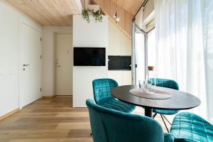 VineWood Apartment, By Cohost