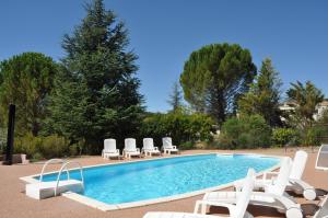 Maison de 3 chambres avec piscine partagee terrasse et wifi a Rustrel