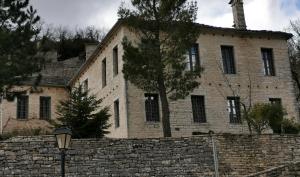 Monopatia Resort