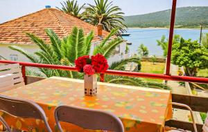 Amazing Apartment In Otok Ist With Wifi And 2 Bedrooms