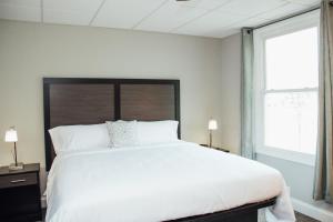 Deluxe King Room room in Country Squire Motor Inn