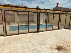 Casa Rural Baños del Rey con piscina climatizada
