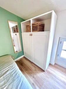 Appart'hotels LE QUAI 5 - Studio NEUF CALME - CLIM - WiFi - Gare a 200m : photos des chambres