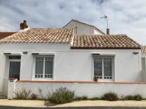 Maisonnette centre bourg de l’epine - LʼÉpine