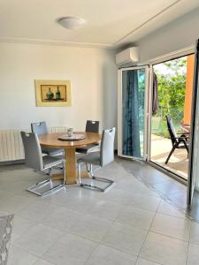 Apartment with terrace and sea view 2