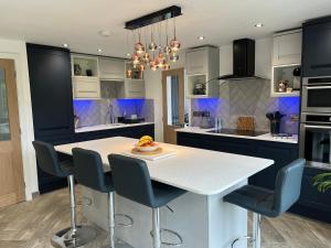 Stylish Modern Home with Parking Enclosed Garden
