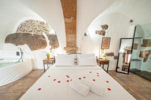ROMANTIC LOFT WITH JACUZZI IN THE CASTLE img5