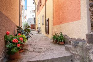 ROMANTIC LOFT WITH JACUZZI IN THE CASTLE img14