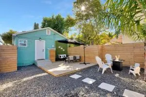 ModernTropic 2bd/1ba Near Beach w/ fence yard/deck - Lake Worth
