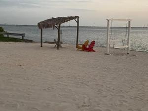 Amazing Waterfront Views Resort, Enjoy Heated Pool & Sunset!