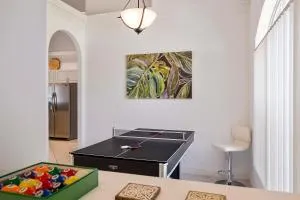 VILLA LAS PALMAS Beautiful Fenced-in Pool Home with Spa- Sleeps 8 - Bunnell