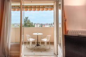 Appartements Joli appartement avec balcon et vue sur la ville : photos des chambres